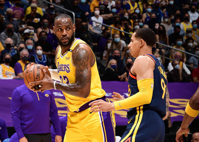  魔术终结湖人七连胜登顶东部  